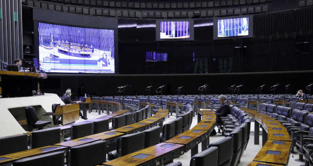 José Ricardo disse que a medida representa um “duro golpe ao trabalhador” (Imagem: Maryanna Oliveira/Câmara dos Deputados)