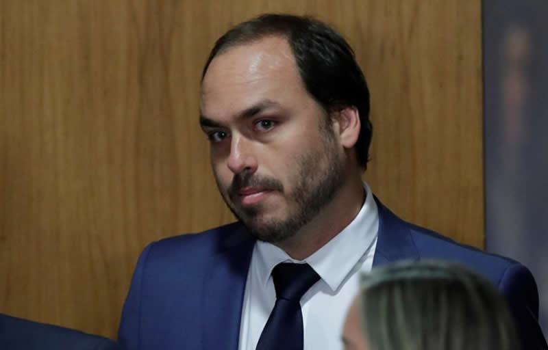 Carlos Bolsonaro participou de esquema de fake news, aponta Polícia Federal