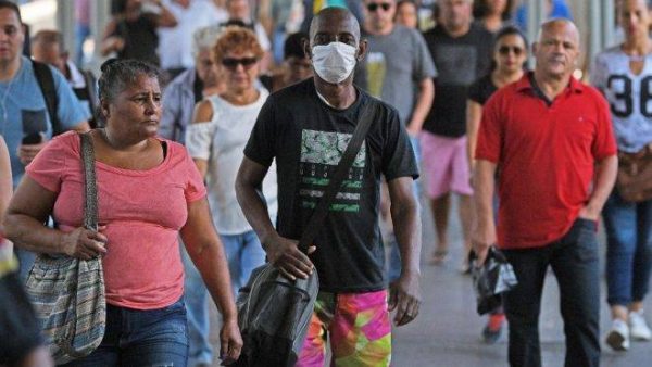 Consumo familiar no Brasil cai pela primeira vez desde 2016, e deixa economia enfraquecida