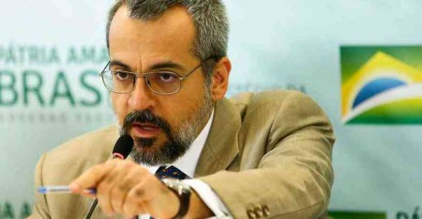 Pelo twitter, ministro da educação volta a provocar prefeito de SP e comunidade chinesa