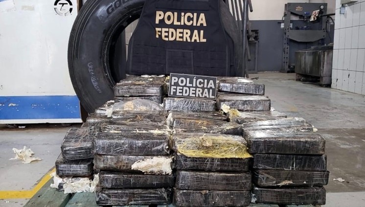 PF apreende 170 quilos de cocaína escondidos em pneus de caminhão em Santa Catarina