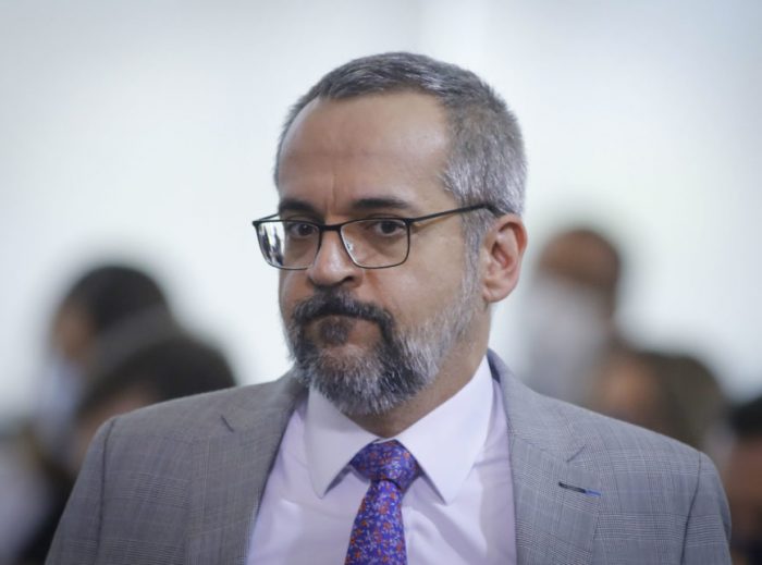 Em meio a inquérito no STF, Abraham Weintraub pode deixar MEC e assumir banco no exterior