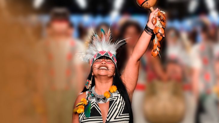 We'e'ena Tikuna é uma história de superação em meio ao preconceito e racismo sofrido pelos povos indígenas. (Divulgação/We'e'ena)