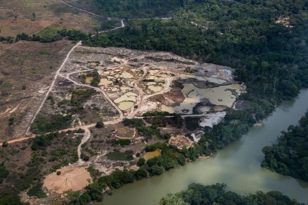 Especialistas avaliam os impactos do uso de mercúrio na mineração ilegal de ouro e na vida indígena na Amazônia