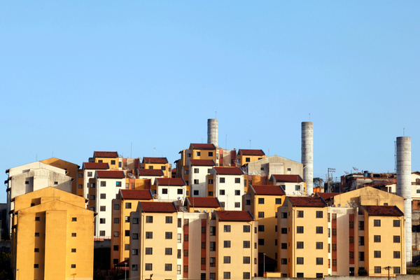 Quase 600 mil pessoas ainda pagam mais de 10% ao ano em financiamento imobiliário