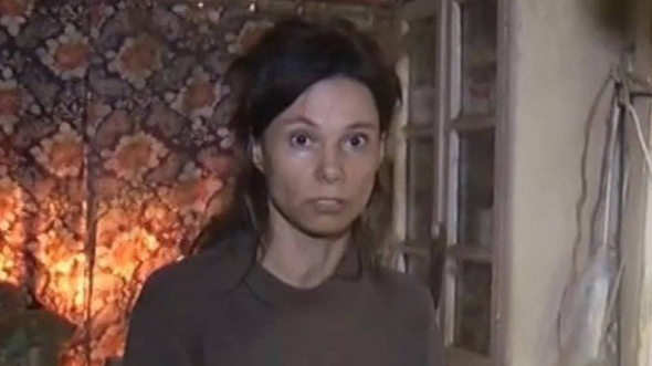 Nadezhda Bushueva, ficou 14 anos sem tomar banho e vivia entre gatos e ratos quando foi encontrada pela polícia. (Reprodução/Internet)