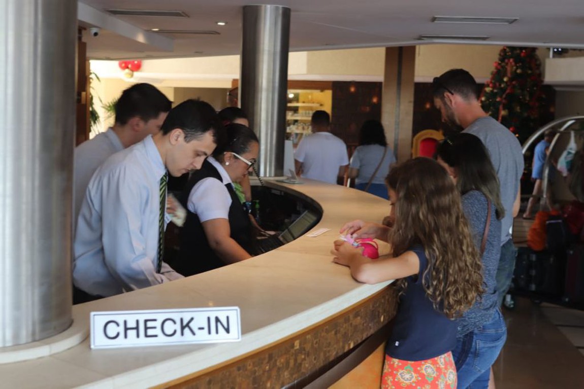 Prorrogação de MP que permite suspensão de contrato de trabalho pode salvar mais de 400 mil empregos no turismo