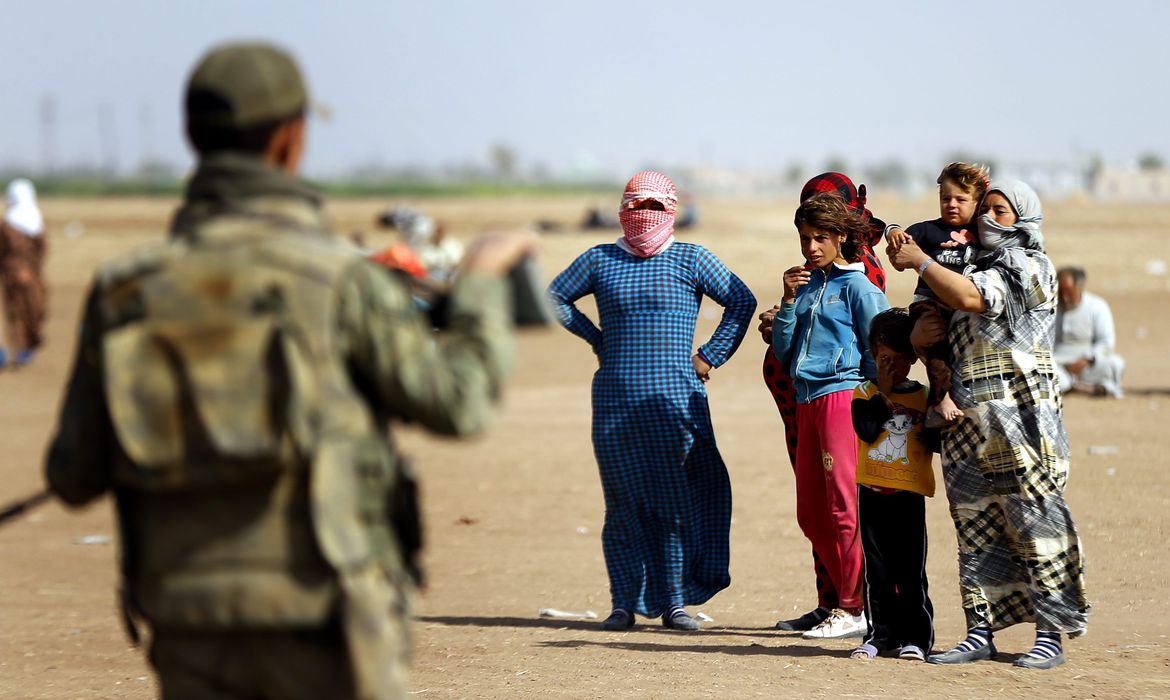 Segundo a ONG, cerca de 2 mil crianças precisam superar traumas (© EPA/Sedat Suna)