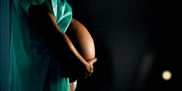 ‘Lei do Acompanhante’ é descumprida no AM; pandemia acentua descaso com gestantes