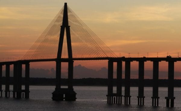 Gradis de ponte sobre o Rio Negro, em Manaus, podem ser ampliados para conter suicídios
