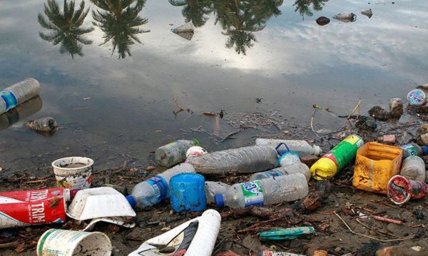 Projeção de lixo nos oceanos é feita pelo estudo Breaking the Plastic Wave. (ONU/ Divulgação)
