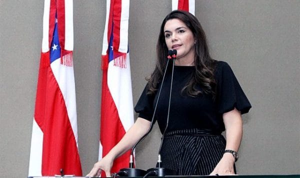 Deputada solicita reajuste salarial para servidores do AM que atuaram na pandemia