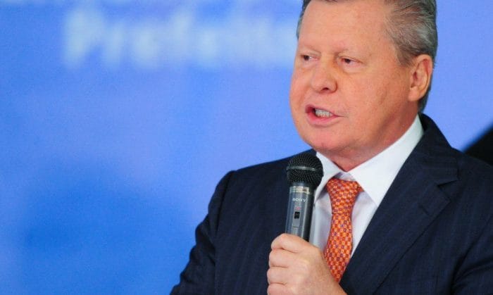 ‘O vírus muda, tem mil caras’, diz prefeito de Manaus ao anunciar que escolas municipais devem permanecer fechadas