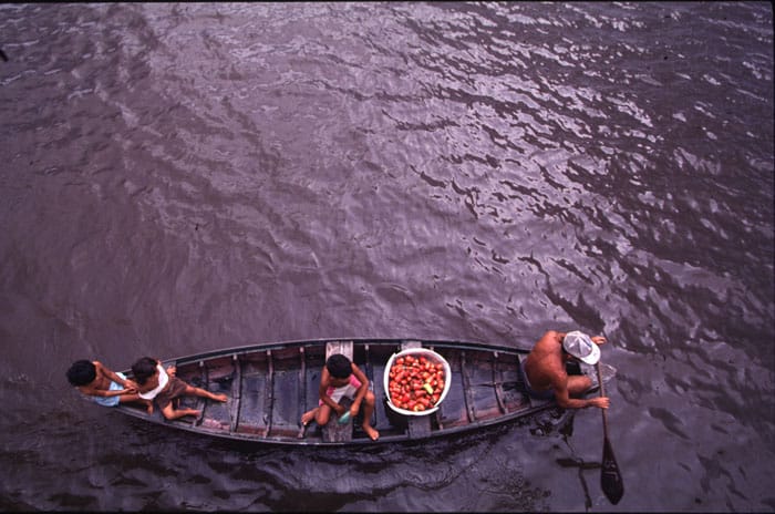 Duas crianças morrem afogadas após naufrágio de canoa no Amazonas