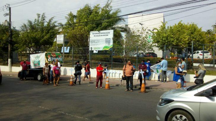 Ato reuniu professores, pais e alunos em frente a sede do governo (Divulgação/Internet)