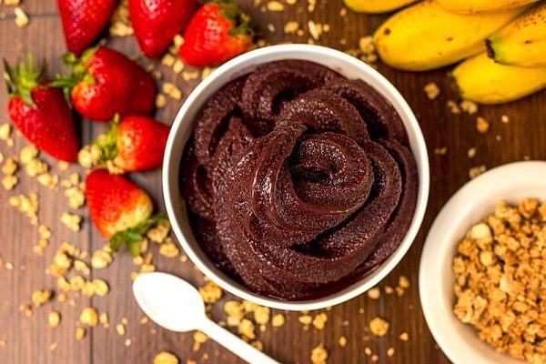 Uma das frutas mais consumidas na Região Amazônica, açaí também é rico em antocianinas