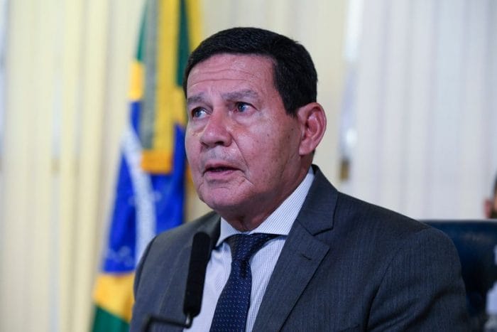 ‘Não é incêndio padrão Califórnia’, diz Hamilton Mourão sobre queimadas na Amazônia