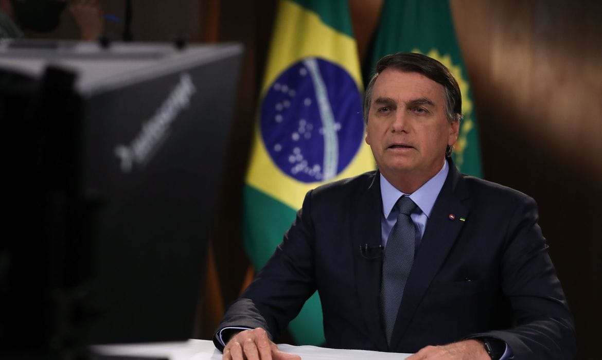 Após falar na ONU que índio e caboclo queimam florestas, Bolsonaro é chamado de ‘delirante’ e ‘cretino’