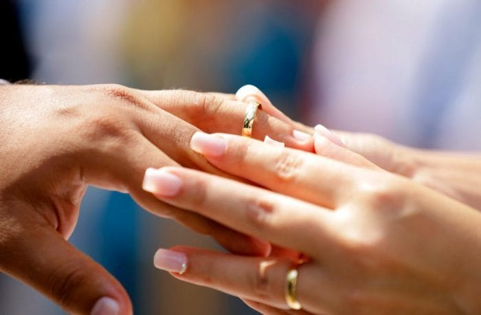 Poder Judiciário proíbe realização de casamentos civis em praias, balneários e bares no Amazonas