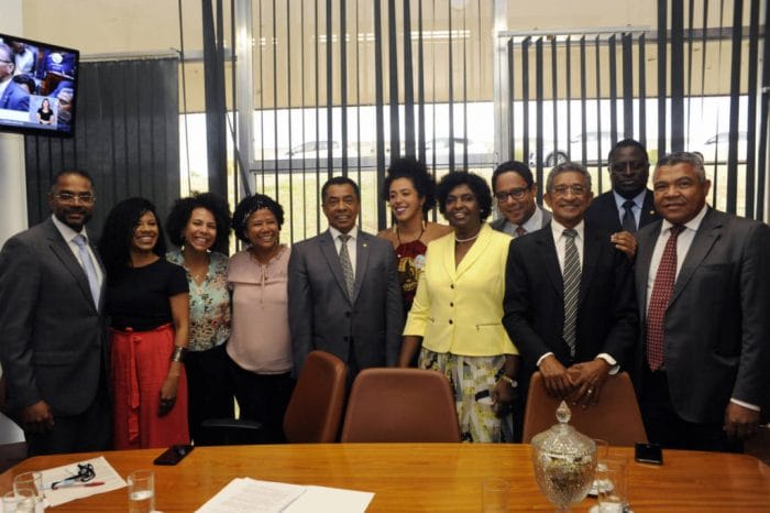 Pela 1ª vez, eleições têm recorde de mulheres postulantes e mais candidatos negros do que brancos