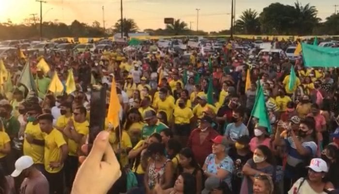 Pré-candidato a prefeito faz evento com aglomeração e população sem máscara; veja vídeo