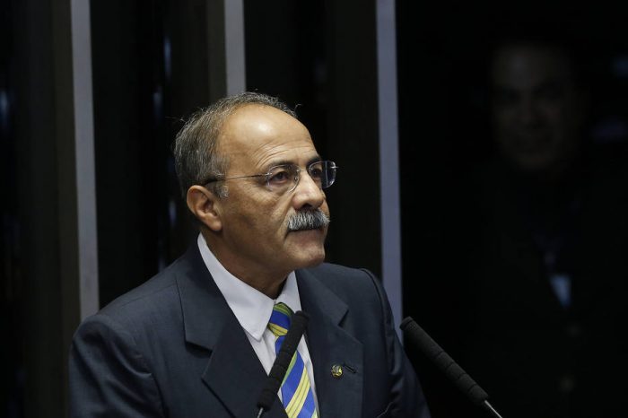 Flagrado com dinheiro na cueca, Chico Rodrigues pede afastamento do Senado