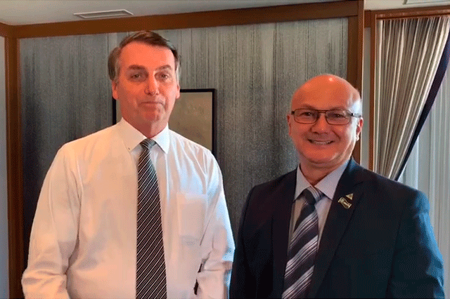 Vídeo: apoio a Menezes pode frustrar divisão de 686 mil eleitores ‘bolsonaristas’ de Manaus