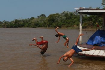 O mundo amazônico captado em fotografias por Ricardo Oliveira, revela a relação indissociável do homem com o seu mundo (Revista Cenarium/ Ricardo Oliveira)