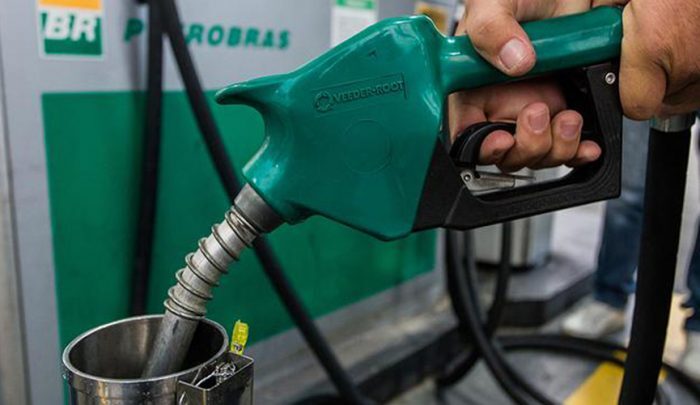 Petrobras reduz preço da gasolina em 4% nas refinarias em todo País a partir desta sexta