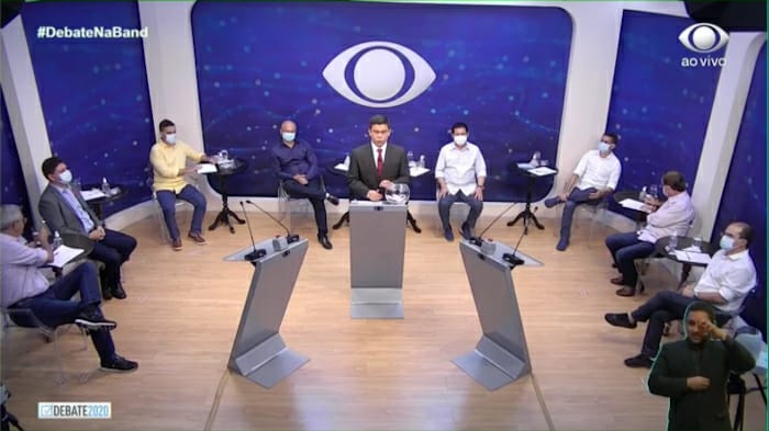 Ausente de debate, Amazonino vira alvo de adversários: ‘Não se governa Manaus de casa’