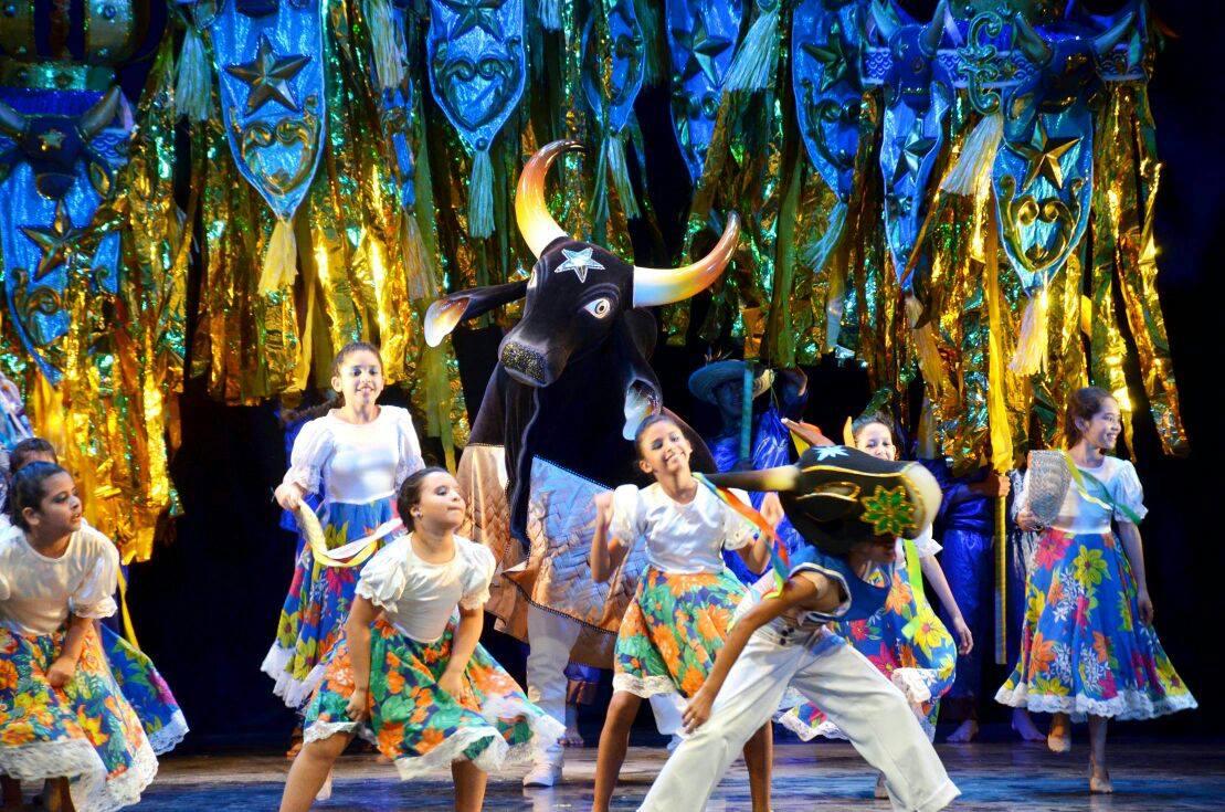 Em Manaus, Caprichoso celebra 107 anos com live transmitida do Teatro Amazonas