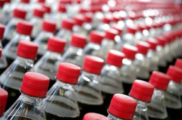 Bolsonaro assina decreto e fixa em 8% IPI para beneficiar empresas de refrigerantes da Zona Franca de Manaus