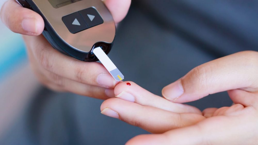 Diabetes descontrolada pode favorecer quadros mais graves da Covid-19