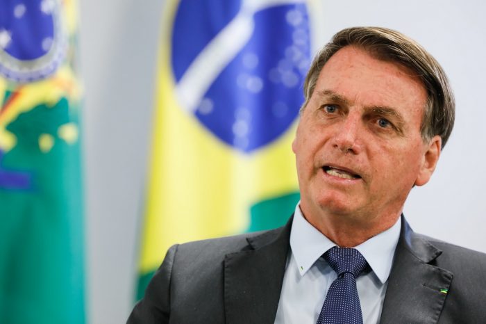 Bolsonaro se irrita com homem que pediu para baixar preço do arroz