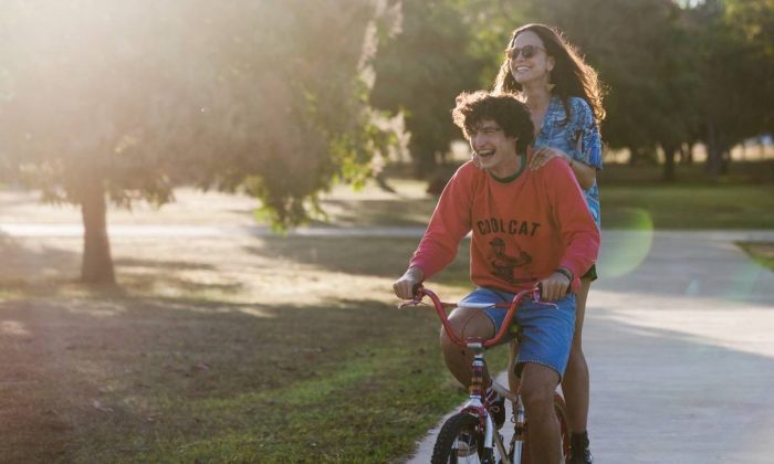 Inspirado em canção do Legião Urbana, filme ‘Eduardo e Mônica’ ganha prêmio Internacional