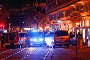 Autoridades austríacas ainda não sabem a motivação do ato terrorista que deixou ao menos dois mortos e inúmeros feridos em Viena (Reprodução/ Folhapress)
