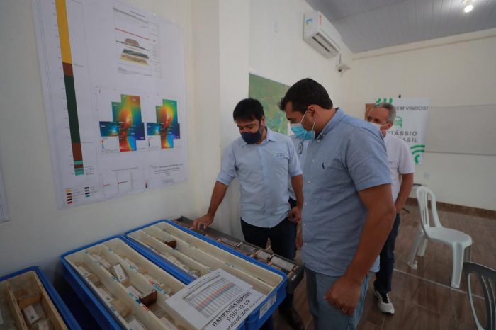 Wilson Lima visita obras no interior e destaca exploração mineral do Amazonas