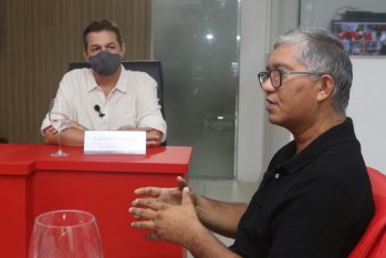 O socialista falou de propostas ambientais após ser confrontado pelo geógrafo e ambientalista Carlos Durigan. (Ricardo Oliveira/Revista Cenarium)