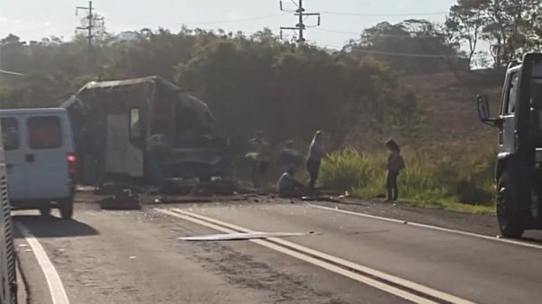 Vídeo: Acidente em rodovia do interior paulista causa 40 mortes, diz PM