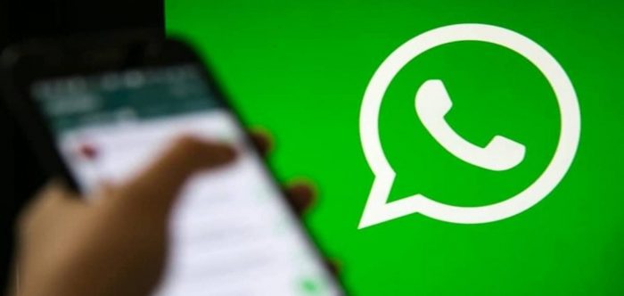 Após denúncias no TSE, WhatsApp bane mais de mil contas no Brasil