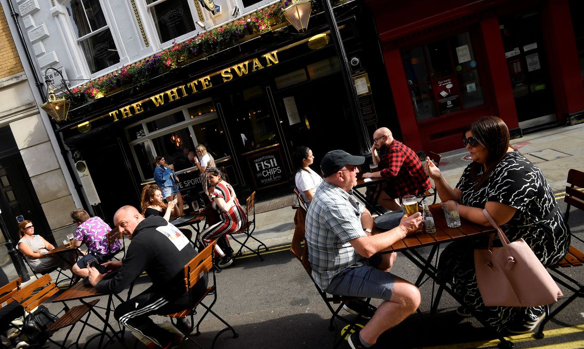 Europa enfrenta aumento de 100% de casos de Covid-19 em duas semanas