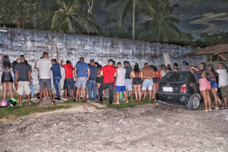 Em meio a pandemia, mais de 200 pessoas se divertiam em festa clandestina no Tarumã. (Foto: Divulgação/Carlos Soares)