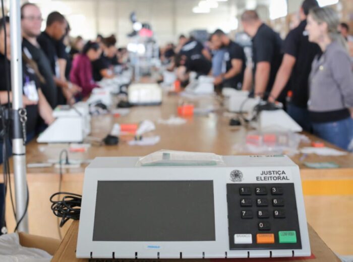 Urna eletrônica completa 25 anos de evolução do processo eleitoral no Brasil