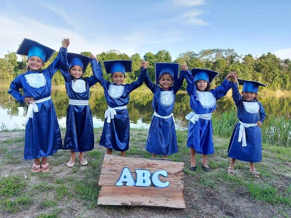 Professora ribeirinha fala sobre desafio de educar na Amazônia: ‘Maior desafio da minha vida’