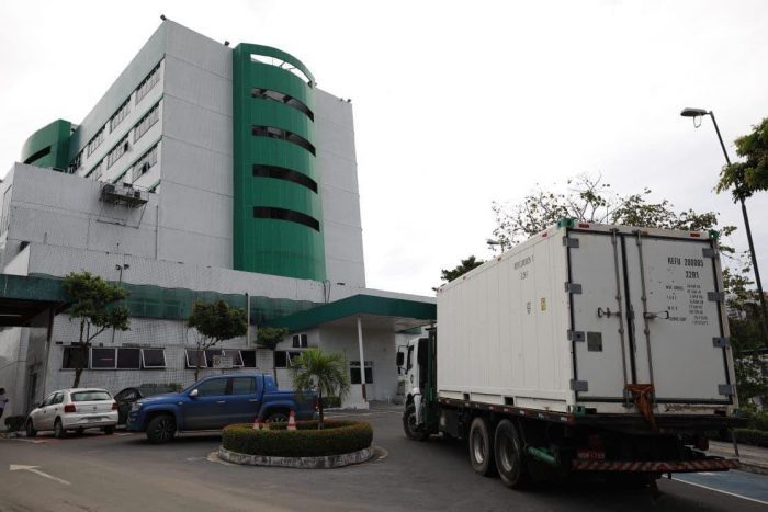 Após nova alta dos casos de Covid-19, câmaras frigoríficas retornam aos hospitais de Manaus