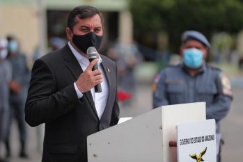 O governador também autorizou a concessão do porte de arma na carteira de identidade dos policiais militares (Foto: Diego Peres/Secom)