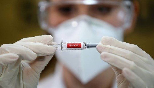 Vacina da Coronavac não foi mencionada no planejamento federal, embora esteja sendo desenvolvida em acordo com o Instituto Butantan (Diego Vara/ Reuters)