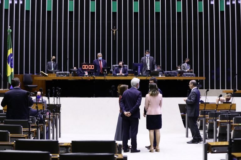 Câmara dos Deputados aprova liberação de R$ 167 bilhões para ações na pandemia no país