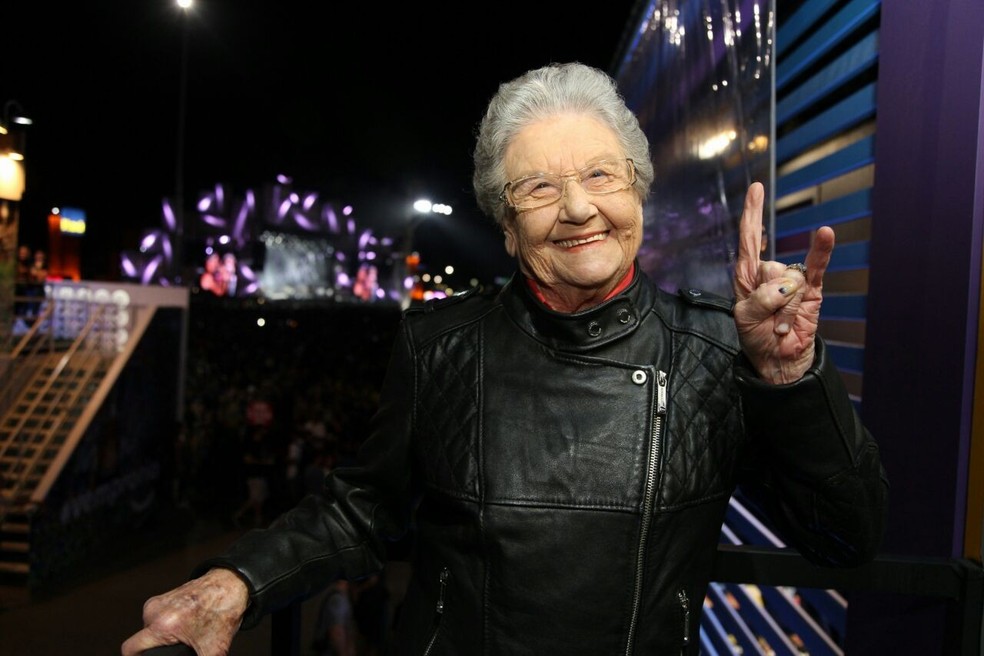 Palmirinha Onofre recebe alta hospitalar e vai poder passar Natal em casa com a família