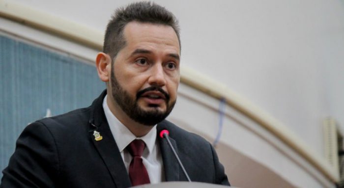 Derrotado nas urnas, humorista Carlos Portta é nomeado pelo prefeito de Manaus, David Almeida